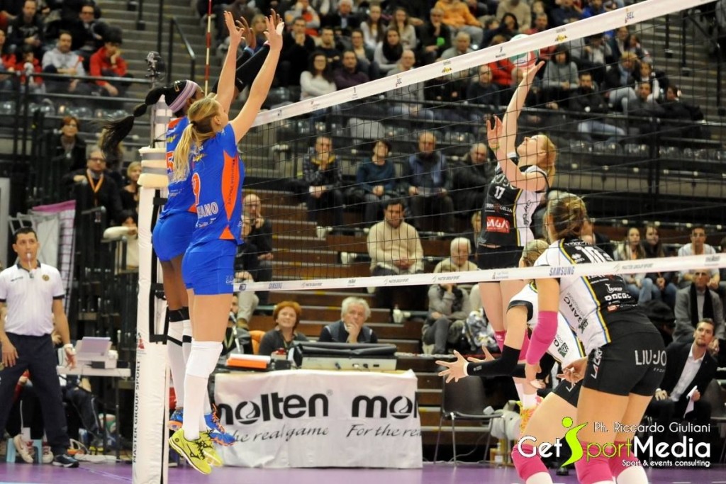 Martinez_Manzano_a_muro_contro_Modena_nel_match_di_andata_foto_Riccardo_Giuliani